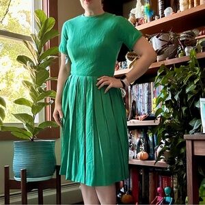 Vintage 60s Kelly Green Dress With Pretty Button Back Detail